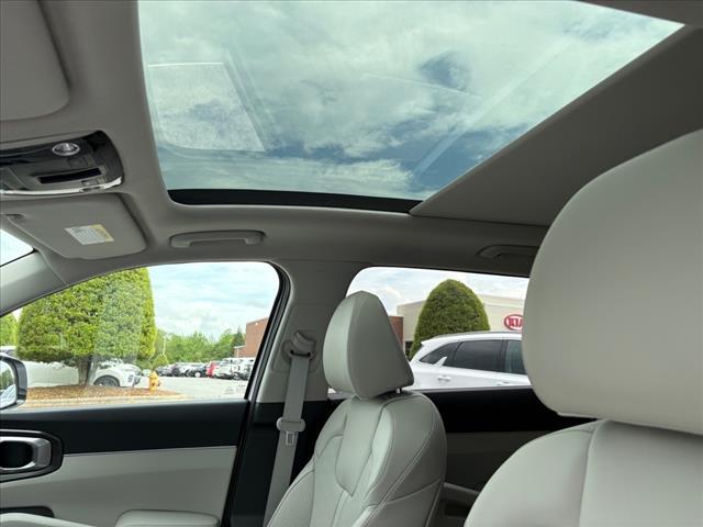 new 2025 Kia Sorento car, priced at $37,135