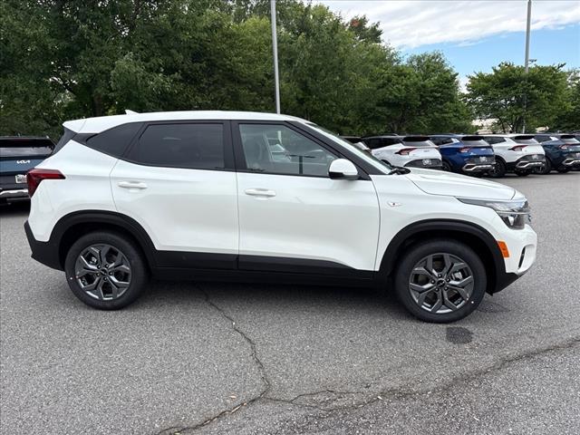 new 2025 Kia Seltos car, priced at $26,182