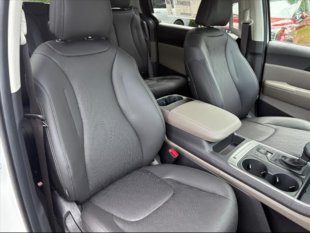 new 2025 Kia Carnival car, priced at $40,087
