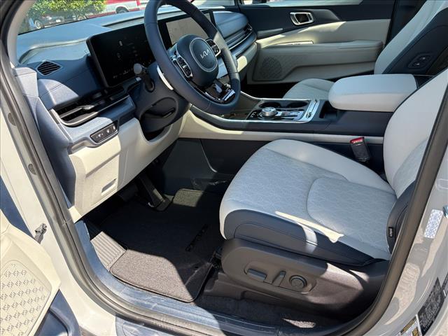 new 2026 Kia Carnival Hybrid car, priced at $51,060