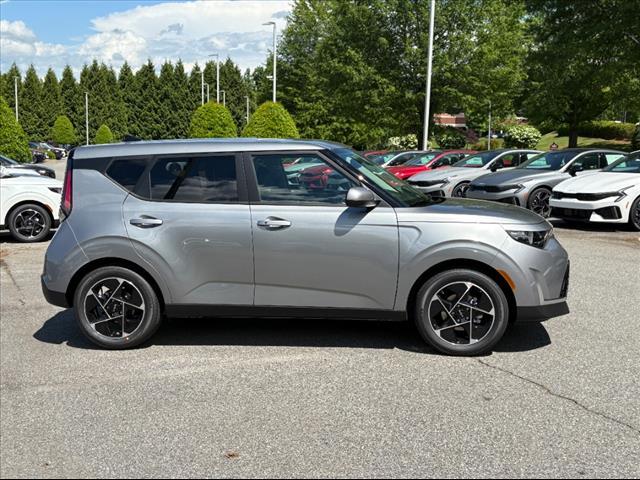 new 2025 Kia Soul car, priced at $25,342