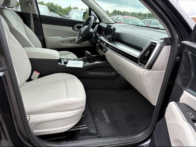 new 2025 Kia Sorento car, priced at $37,030