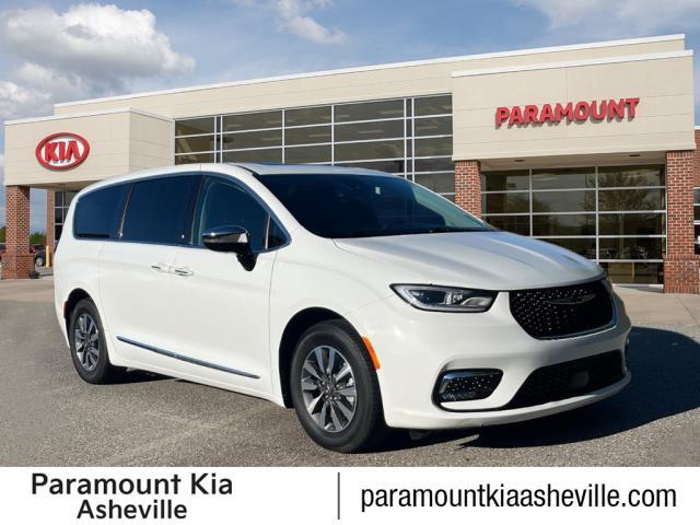 used 2023 Chrysler Pacifica Hybrid car, priced at $29,500