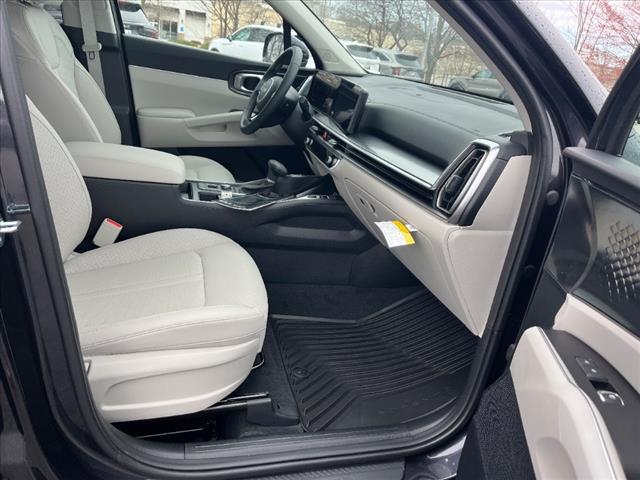 new 2025 Kia Sorento car, priced at $37,703