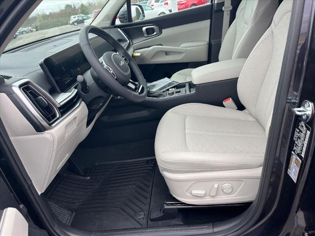 new 2025 Kia Sorento car, priced at $37,703
