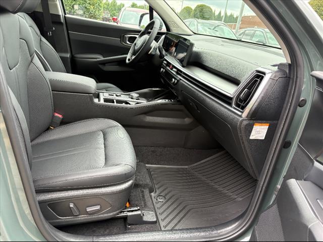 new 2025 Kia Sorento Hybrid car, priced at $43,320