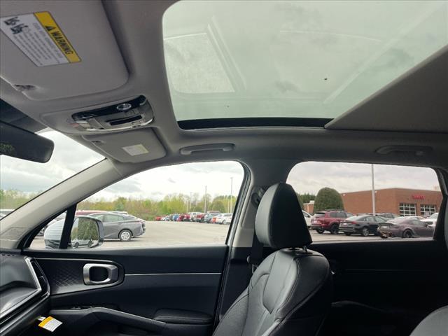 new 2025 Kia Sorento car, priced at $42,900