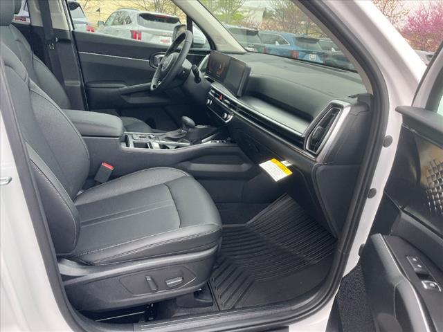 new 2025 Kia Sorento car, priced at $42,900