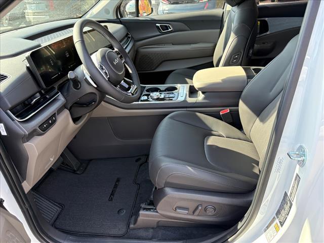 new 2026 Kia Carnival Hybrid car, priced at $46,135