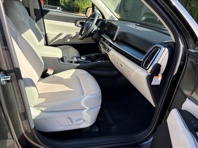 used 2025 Kia Sorento Hybrid car, priced at $39,500