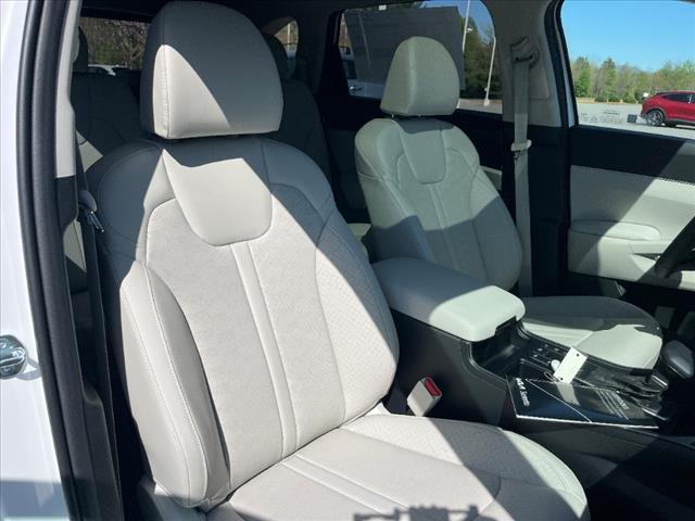new 2025 Kia Sorento car, priced at $42,900