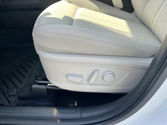 new 2025 Kia Sorento car, priced at $42,900