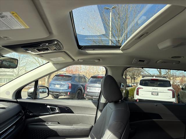 new 2026 Kia Carnival Hybrid car, priced at $55,585