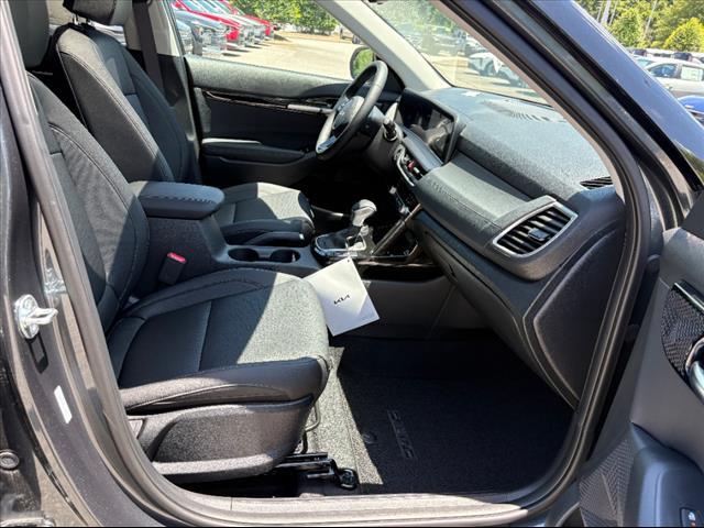 new 2025 Kia Seltos car, priced at $28,293