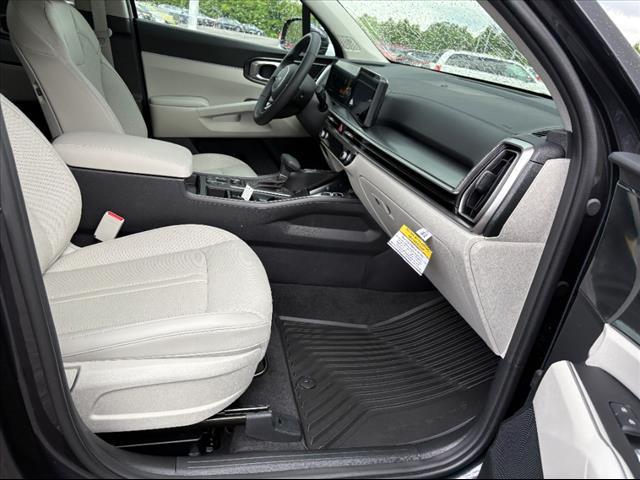 new 2025 Kia Sorento car, priced at $37,703