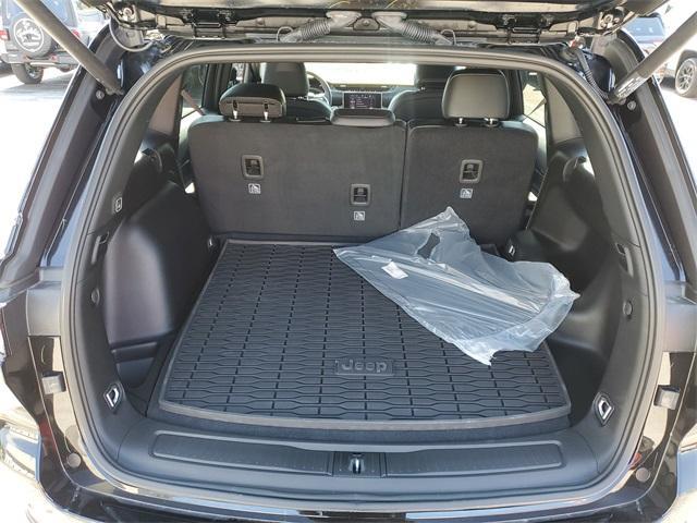 new 2025 Jeep Grand Cherokee car, priced at $40,030
