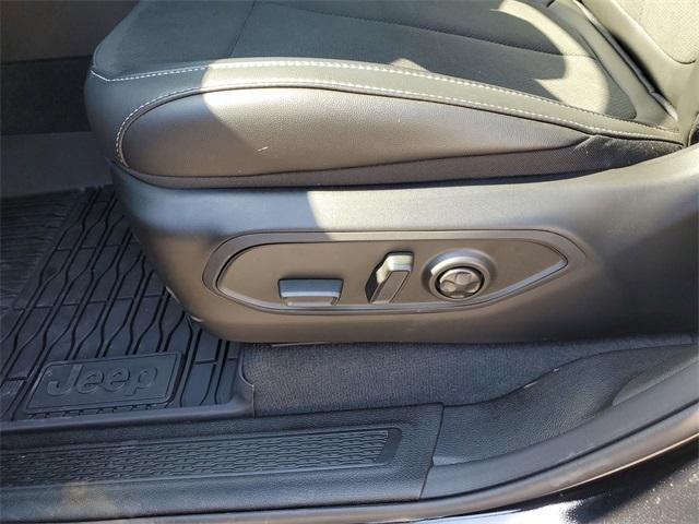 new 2025 Jeep Grand Cherokee car, priced at $40,030