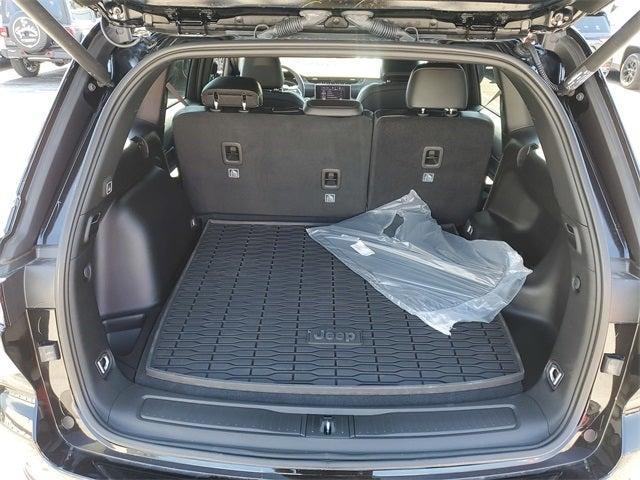 new 2025 Jeep Grand Cherokee car, priced at $40,030