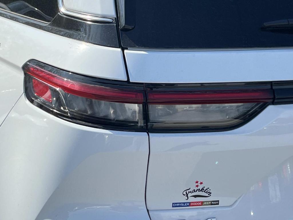 new 2025 Jeep Grand Cherokee car, priced at $38,997