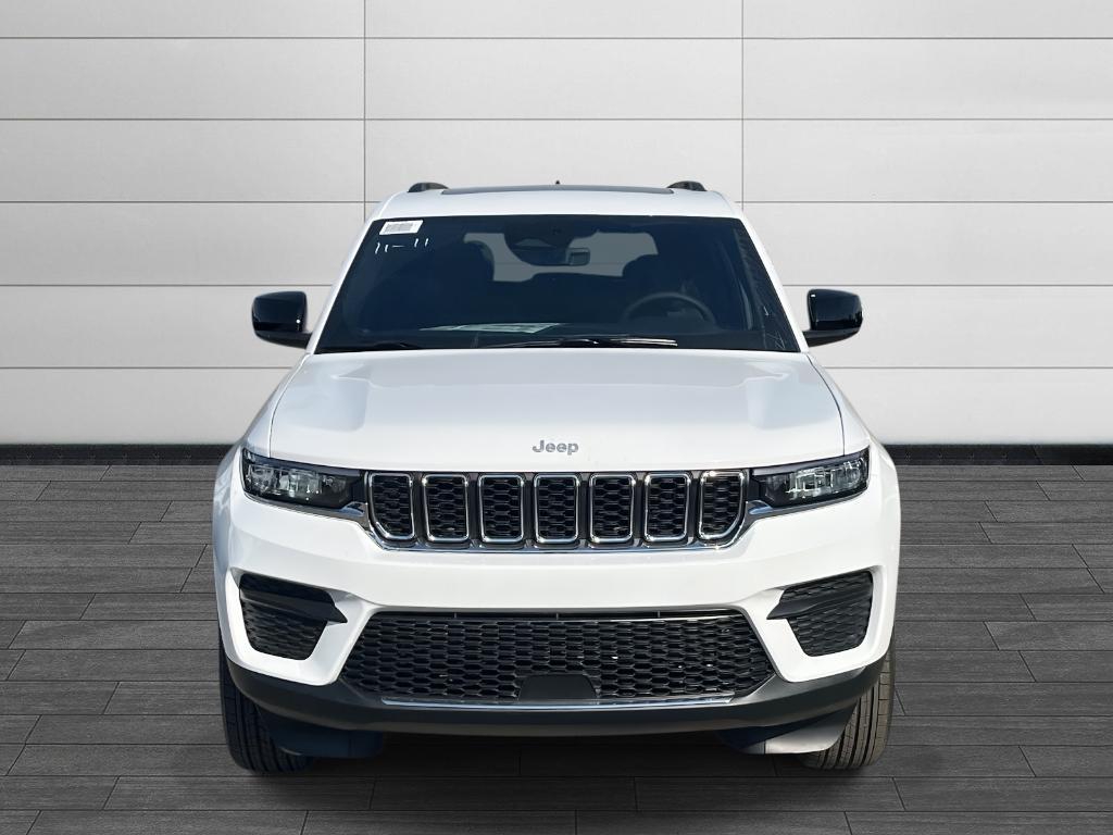 new 2025 Jeep Grand Cherokee car, priced at $38,997