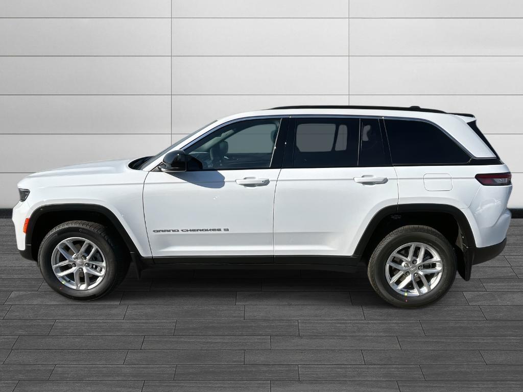 new 2025 Jeep Grand Cherokee car, priced at $38,997