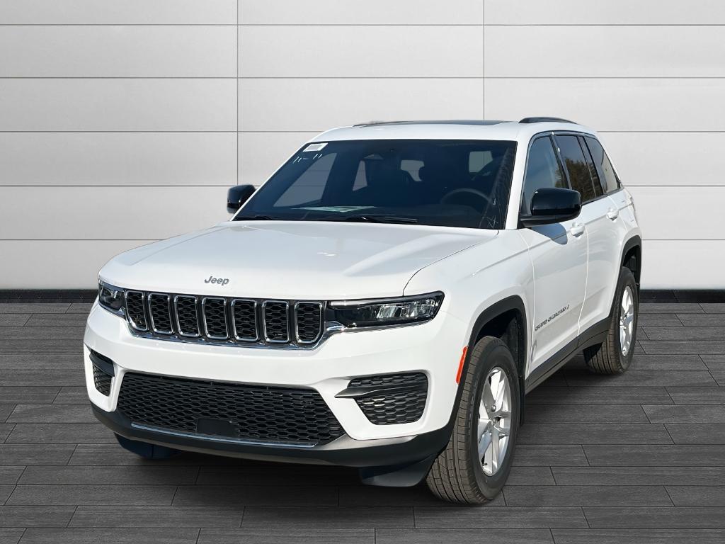 new 2025 Jeep Grand Cherokee car, priced at $38,997