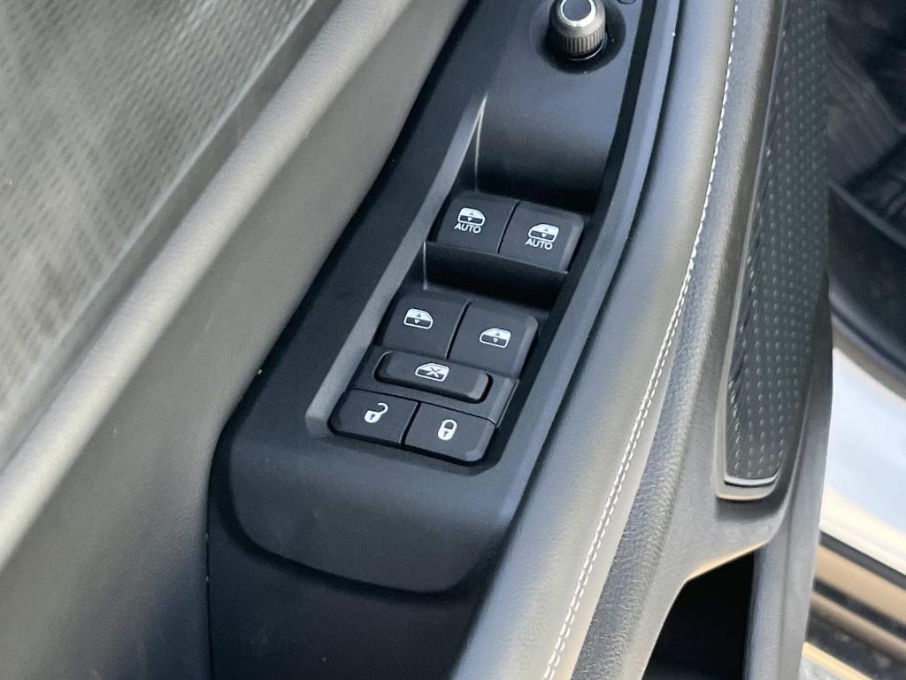 new 2025 Jeep Grand Cherokee car, priced at $38,997