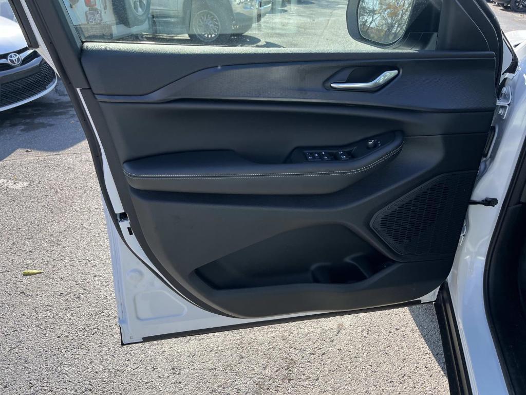 new 2025 Jeep Grand Cherokee car, priced at $38,997