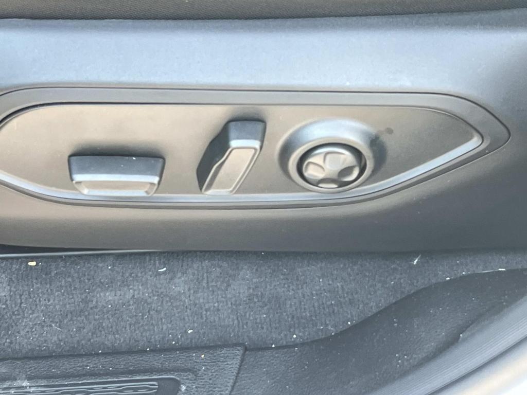 new 2025 Jeep Grand Cherokee car, priced at $38,997