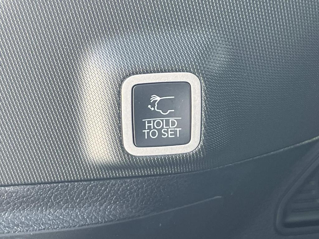 new 2025 Jeep Grand Cherokee car, priced at $38,997