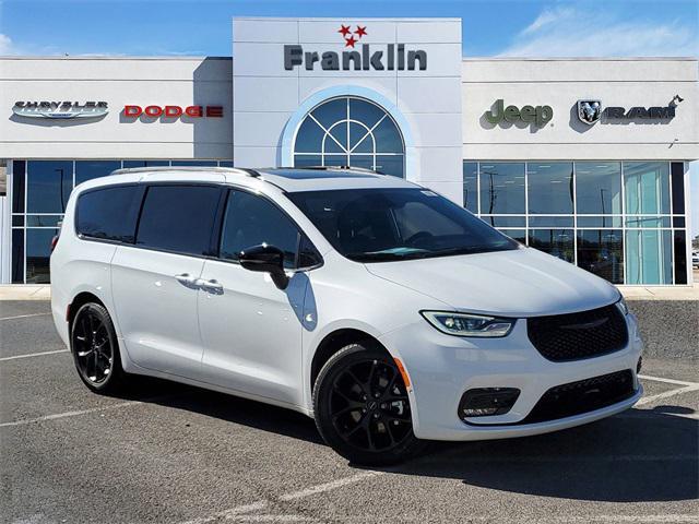 new 2024 Chrysler Pacifica car, priced at $51,392