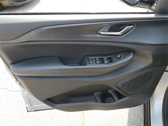 used 2024 Jeep Grand Cherokee car, priced at $39,981