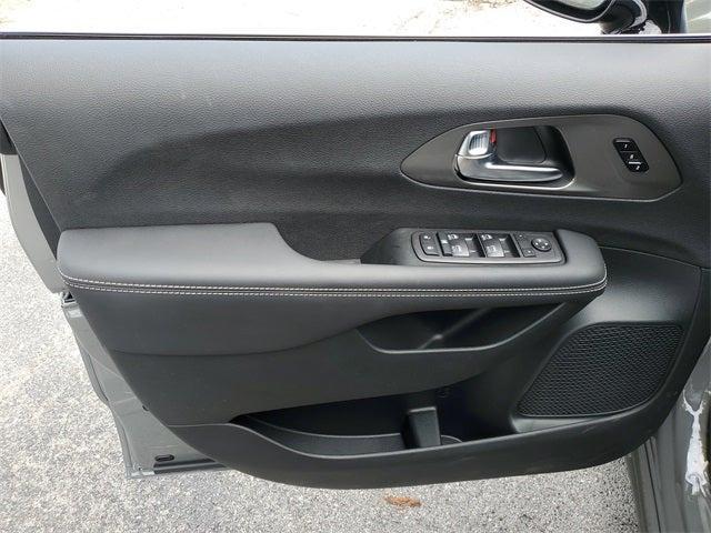 new 2025 Chrysler Pacifica car, priced at $47,804
