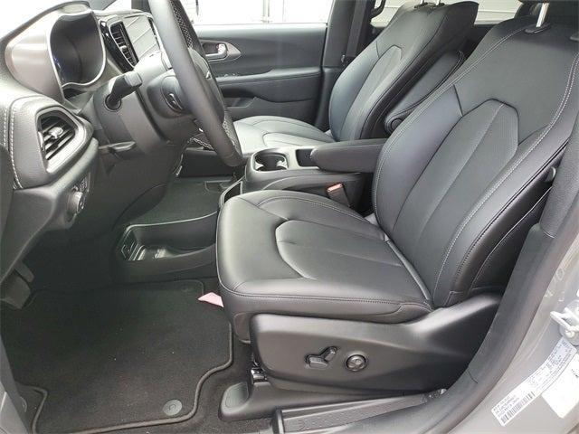 new 2025 Chrysler Pacifica car, priced at $47,804