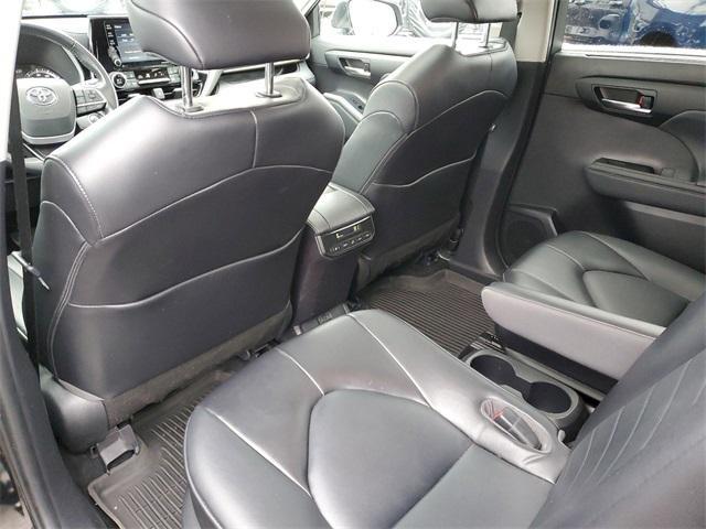 used 2022 Toyota Highlander car, priced at $38,501