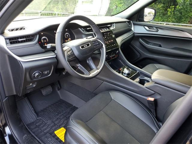 new 2025 Jeep Grand Cherokee car, priced at $47,300