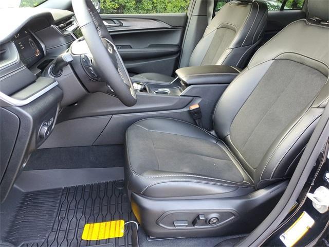 new 2025 Jeep Grand Cherokee car, priced at $47,300