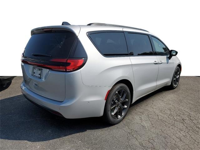 new 2024 Chrysler Pacifica car, priced at $39,175