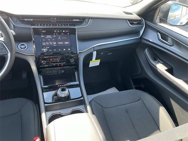 new 2025 Jeep Grand Cherokee car, priced at $38,033