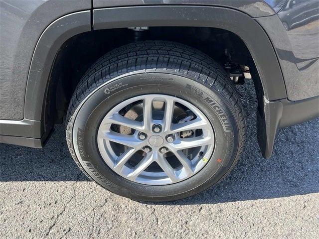 new 2025 Jeep Grand Cherokee car, priced at $38,033