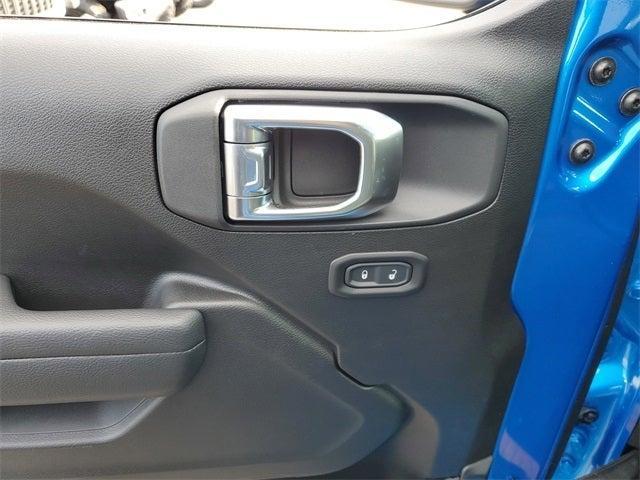 new 2025 Jeep Wrangler car, priced at $40,309