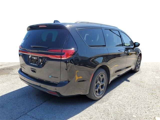 new 2025 Chrysler Pacifica Hybrid car, priced at $43,880