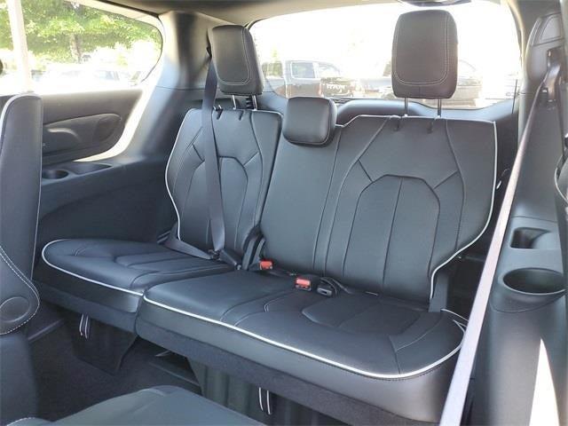 new 2025 Chrysler Pacifica Hybrid car, priced at $44,954