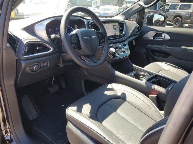 new 2025 Chrysler Pacifica Hybrid car, priced at $43,880