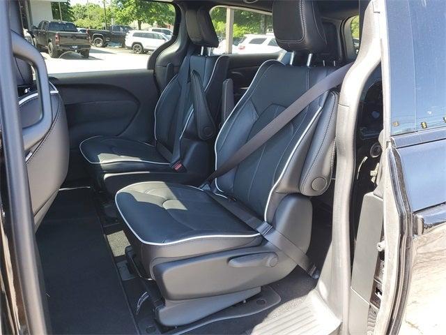 new 2025 Chrysler Pacifica Hybrid car, priced at $43,880