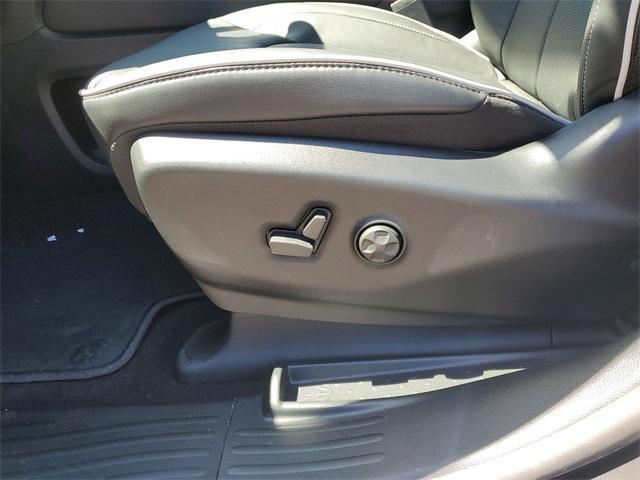 new 2025 Chrysler Pacifica Hybrid car, priced at $43,880