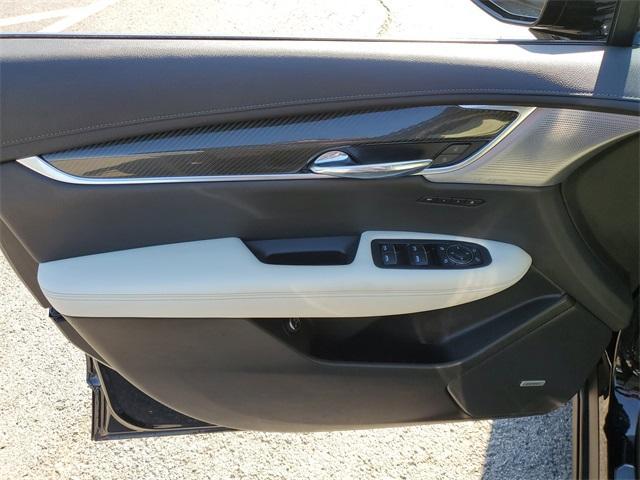 used 2021 Cadillac XT6 car, priced at $35,891