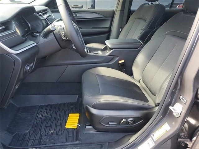 new 2025 Jeep Grand Cherokee car, priced at $41,300