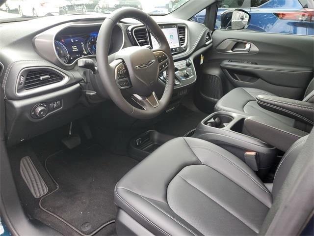 new 2025 Chrysler Pacifica car, priced at $47,804