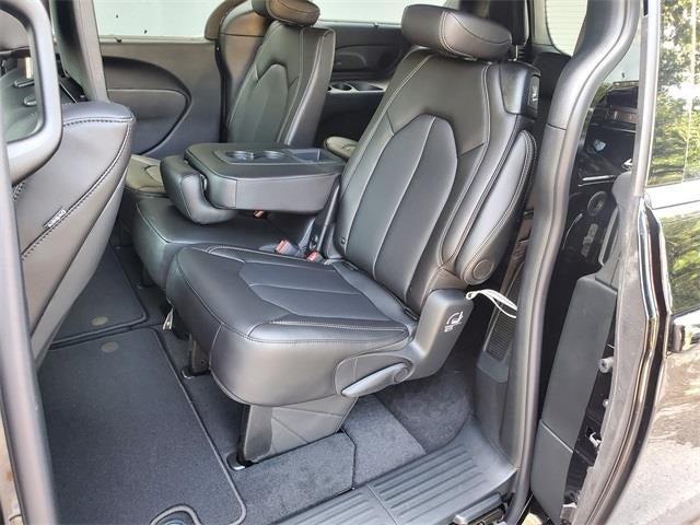 new 2025 Chrysler Pacifica car, priced at $45,358